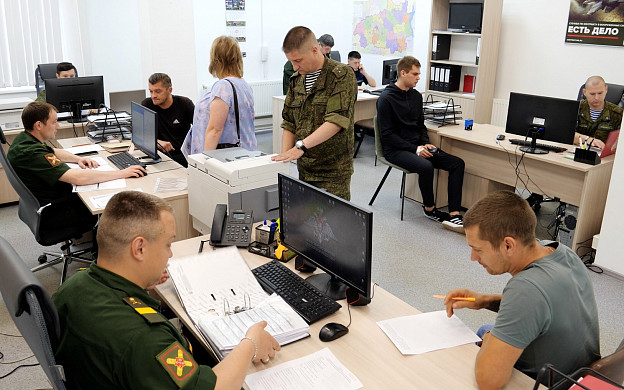 В Ивановской области все больше жителей выбирают службу по контракту 